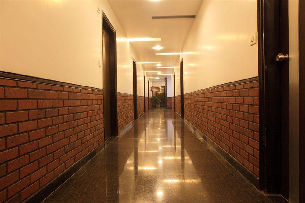 Hotel Lohmod At National Highway 8 - Free Airport Transffer Нью-Дели Экстерьер фото