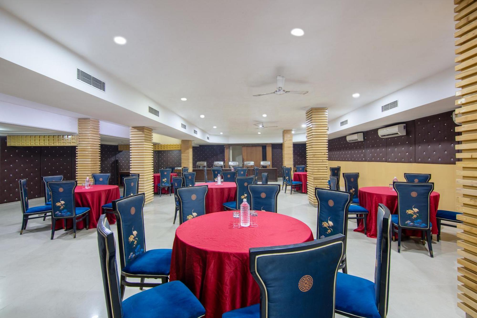 Hotel Lohmod At National Highway 8 - Free Airport Transffer Нью-Дели Экстерьер фото