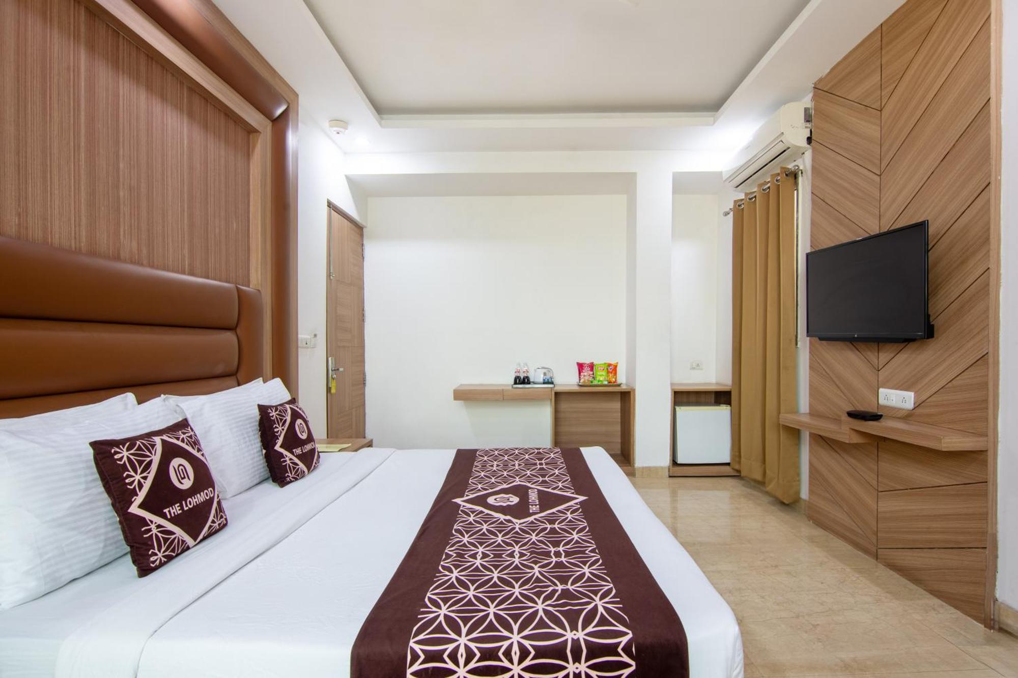 Hotel Lohmod At National Highway 8 - Free Airport Transffer Нью-Дели Экстерьер фото
