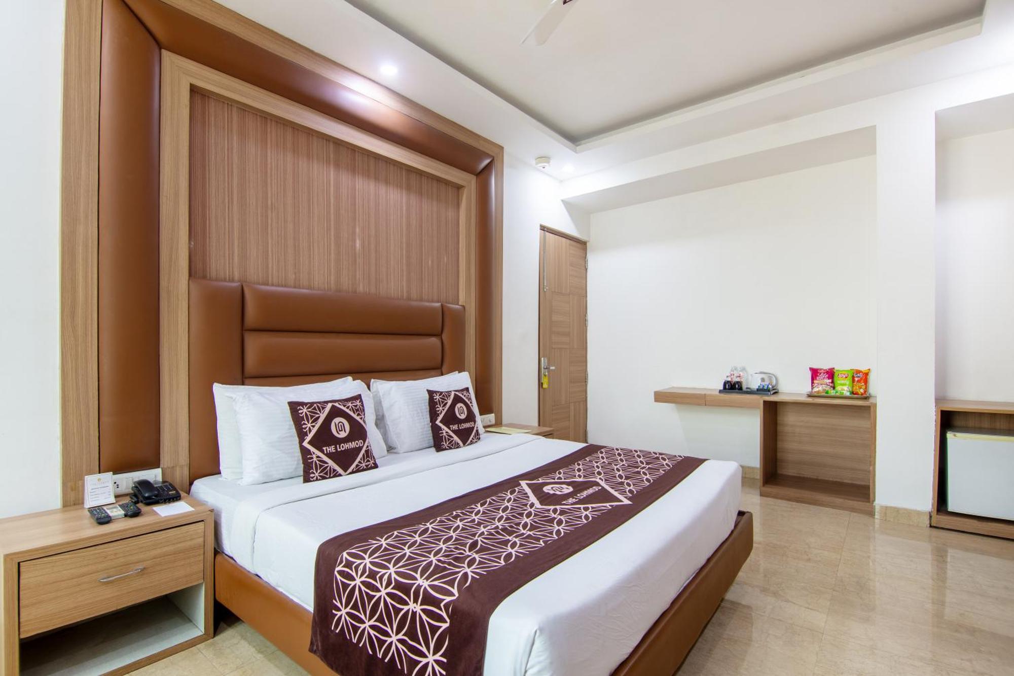 Hotel Lohmod At National Highway 8 - Free Airport Transffer Нью-Дели Экстерьер фото