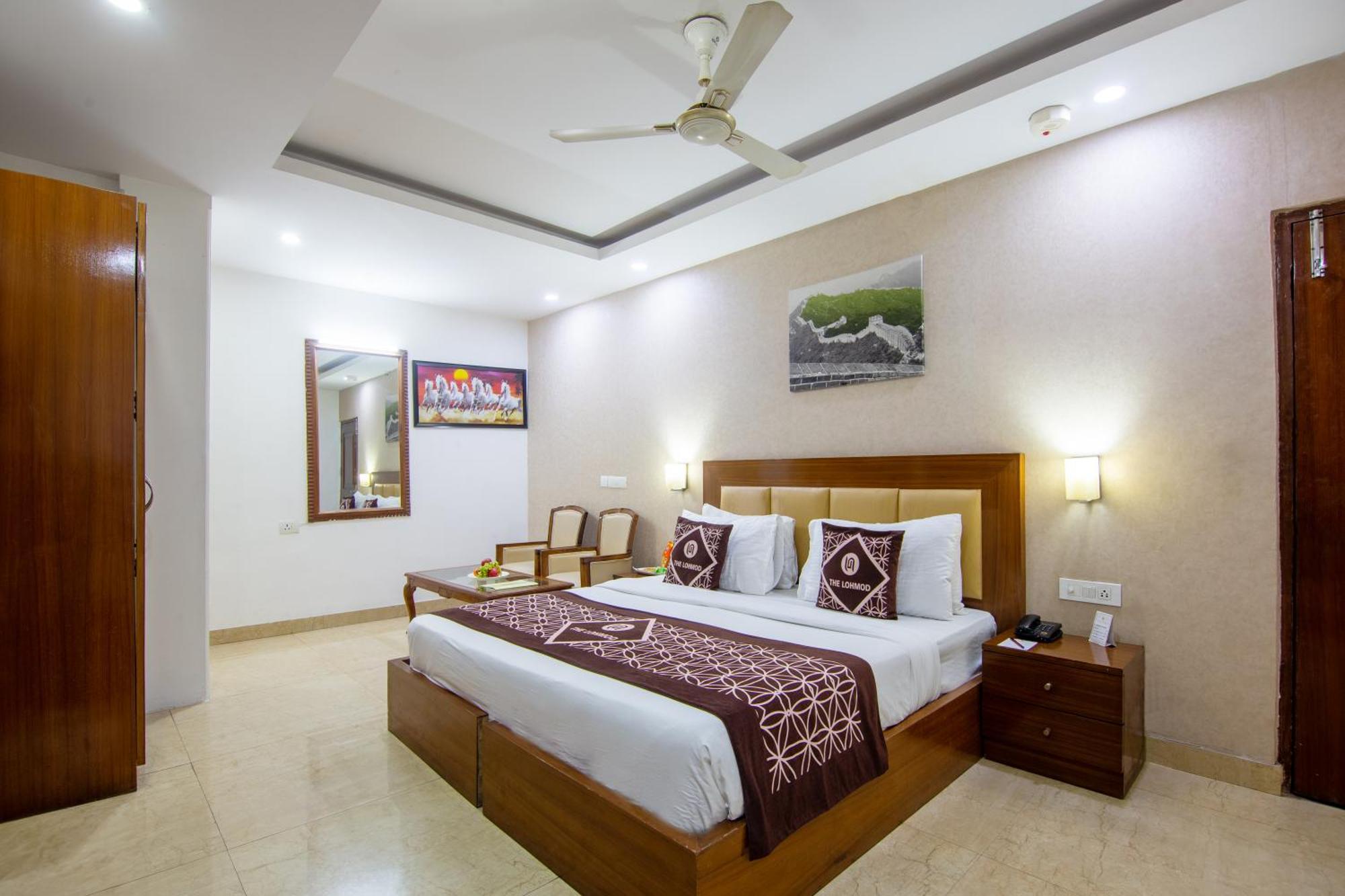 Hotel Lohmod At National Highway 8 - Free Airport Transffer Нью-Дели Экстерьер фото