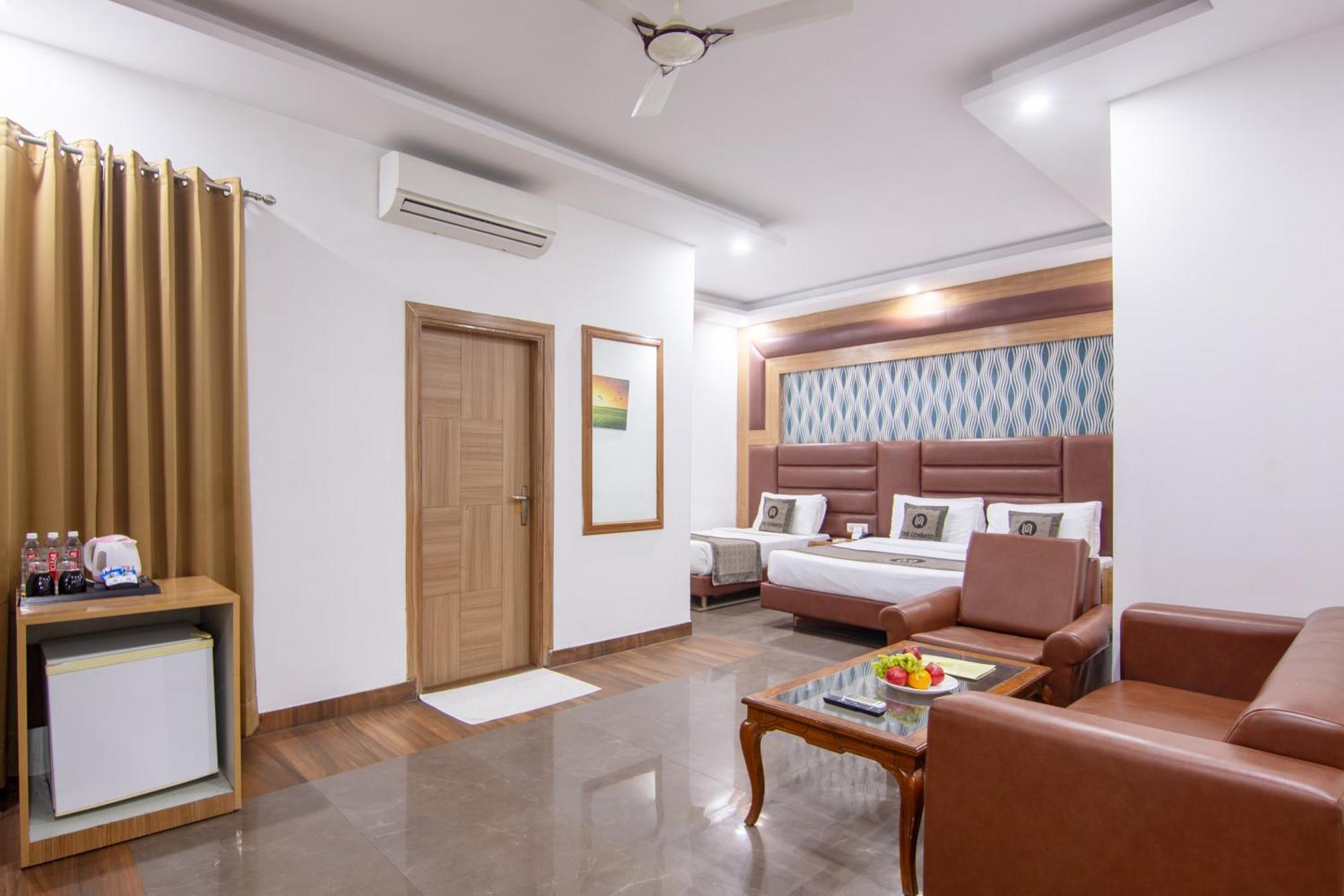Hotel Lohmod At National Highway 8 - Free Airport Transffer Нью-Дели Экстерьер фото