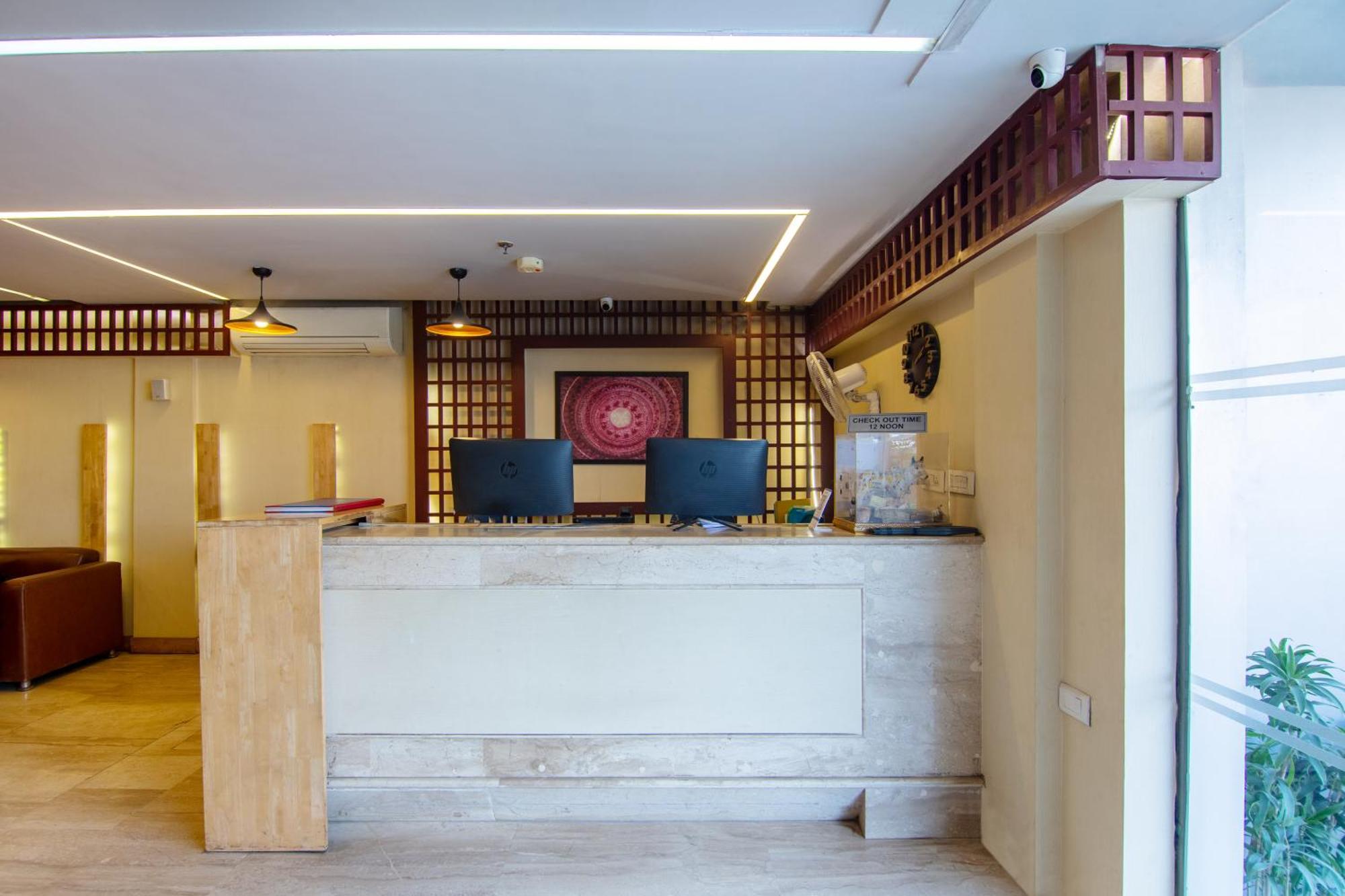Hotel Lohmod At National Highway 8 - Free Airport Transffer Нью-Дели Экстерьер фото