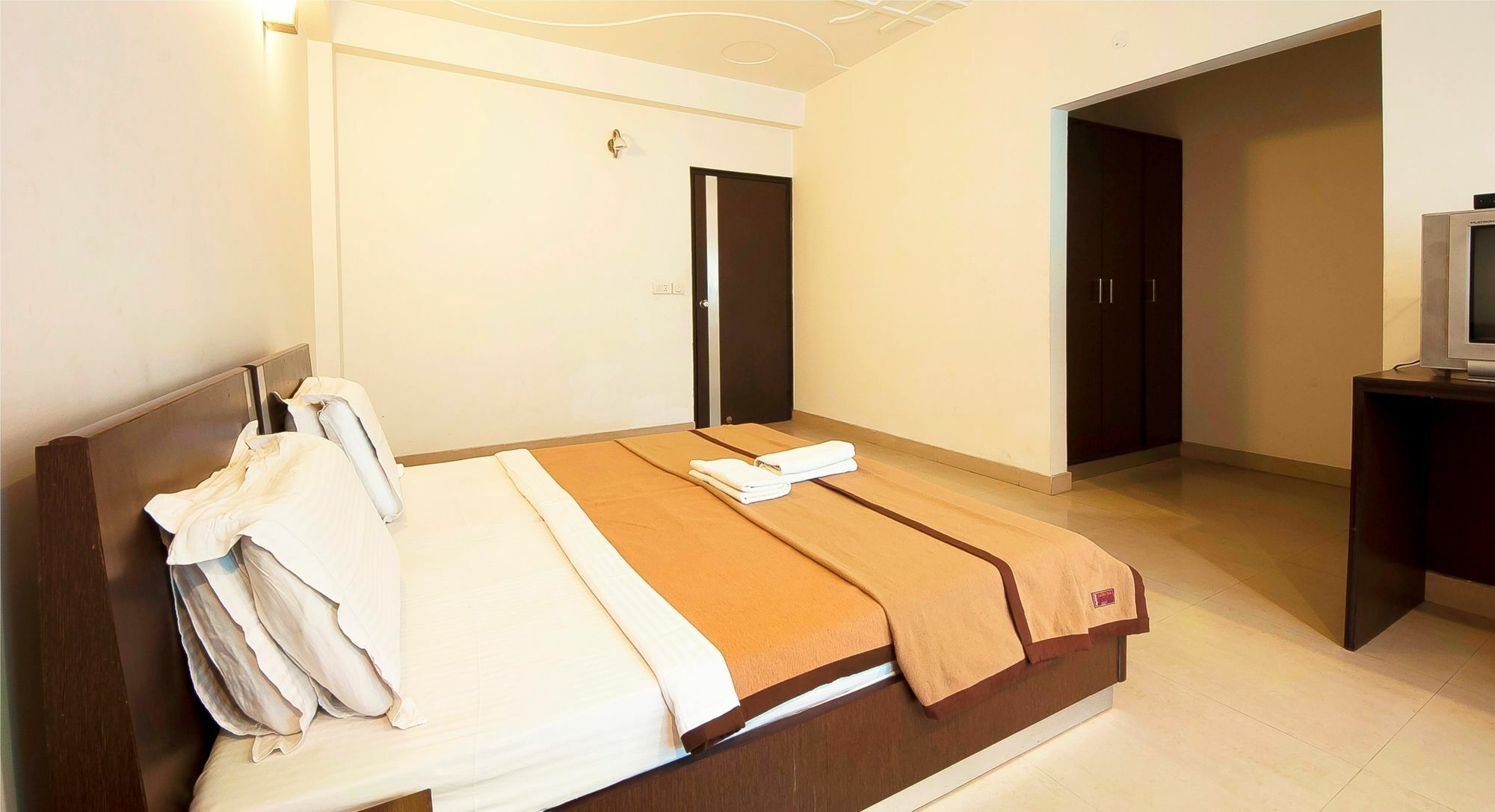 Hotel Lohmod At National Highway 8 - Free Airport Transffer Нью-Дели Экстерьер фото