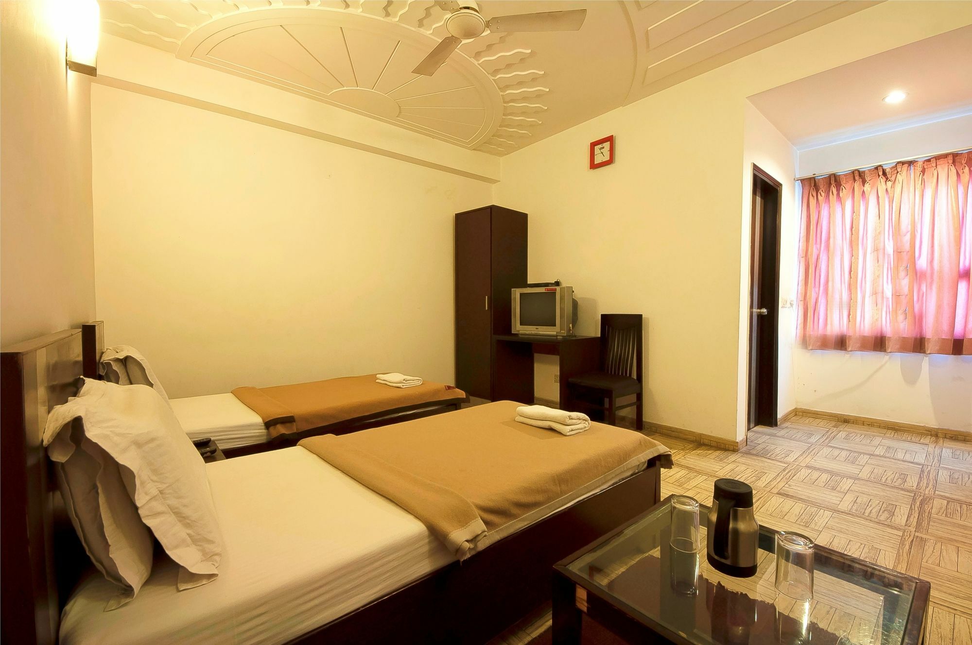 Hotel Lohmod At National Highway 8 - Free Airport Transffer Нью-Дели Экстерьер фото